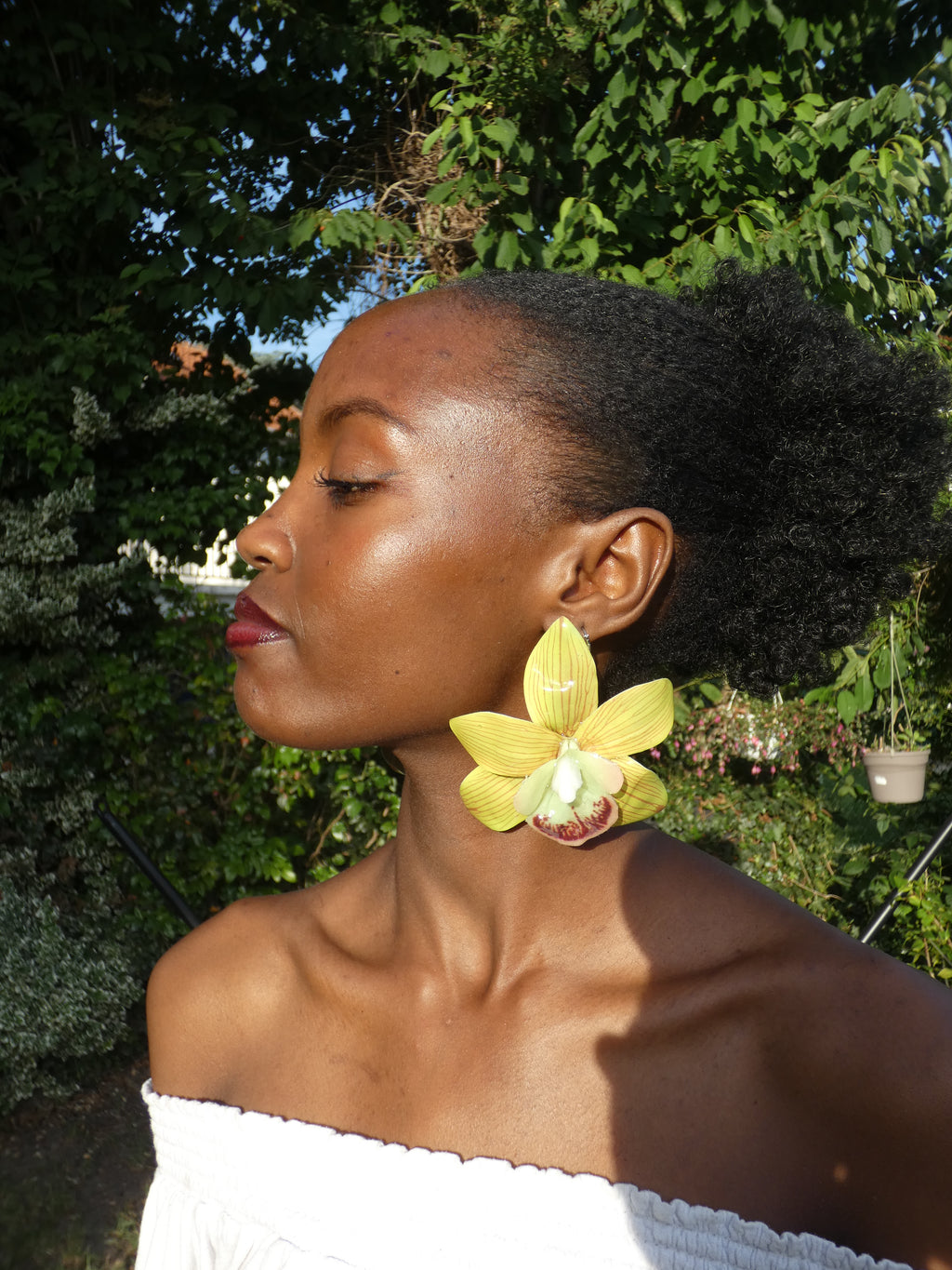 Boucle d'oreille orchidée verte inspirée des fleurs tropicales exotiques