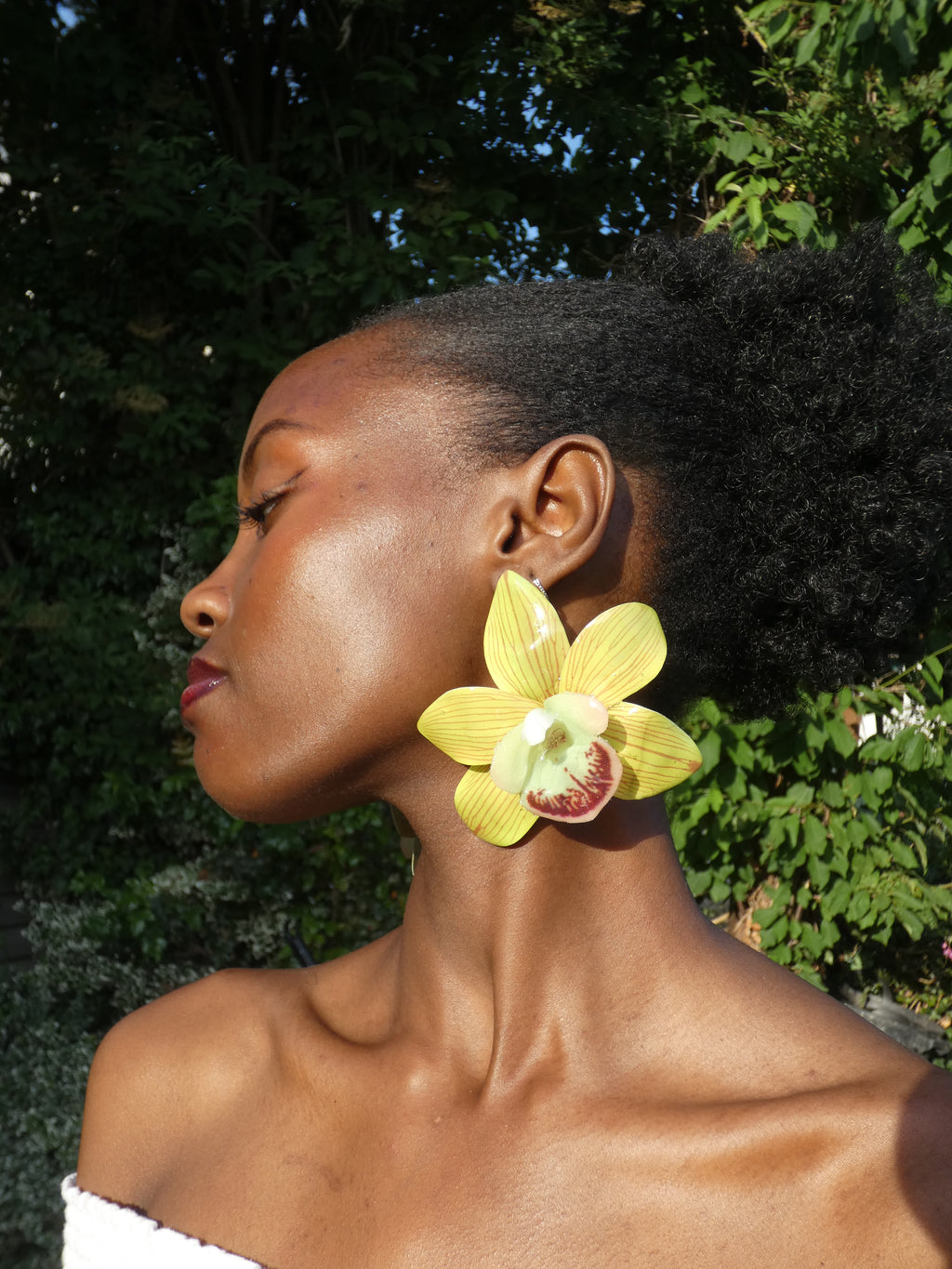 Boucle d'oreille orchidée verte tropicale artisanale mille et une terres