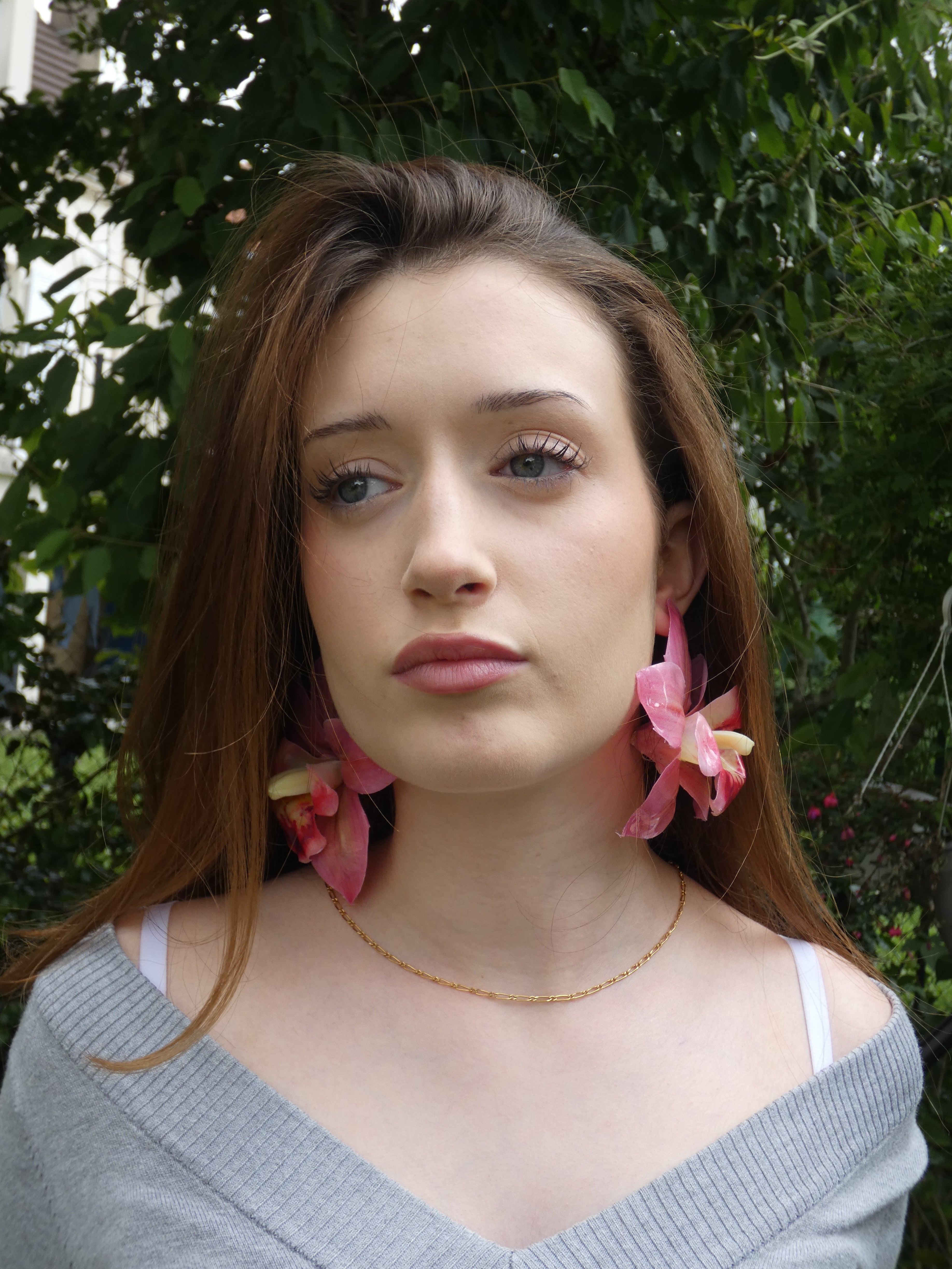 Grandes boucles d'oreilles florales rose inspirées des orchidées tropicales